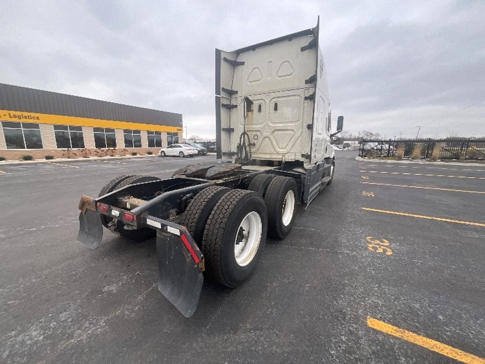 Sleeper Tractor-Heavy Duty Tractors-Freightliner-2022-T12664ST-East Chicago-IN-400,988\n\t\tmiles-$ 75,750 - Image 7