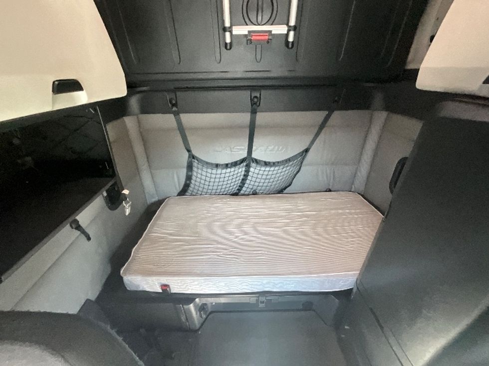 Sleeper Tractor-Heavy Duty Tractors-Freightliner-2022-T12664ST-East Chicago-IN-418,108\n\t\tmiles-$ 74,000 - Image 17