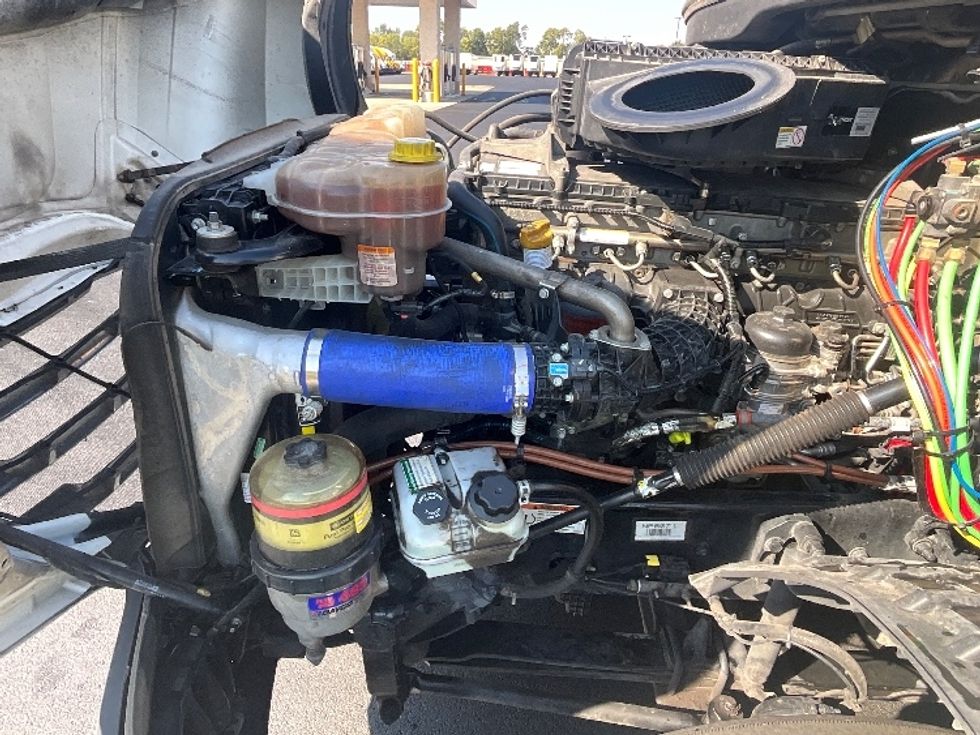 Sleeper Tractor-Heavy Duty Tractors-Freightliner-2022-T12664ST-East Chicago-IN-418,108\n\t\tmiles-$ 74,000 - Image 21