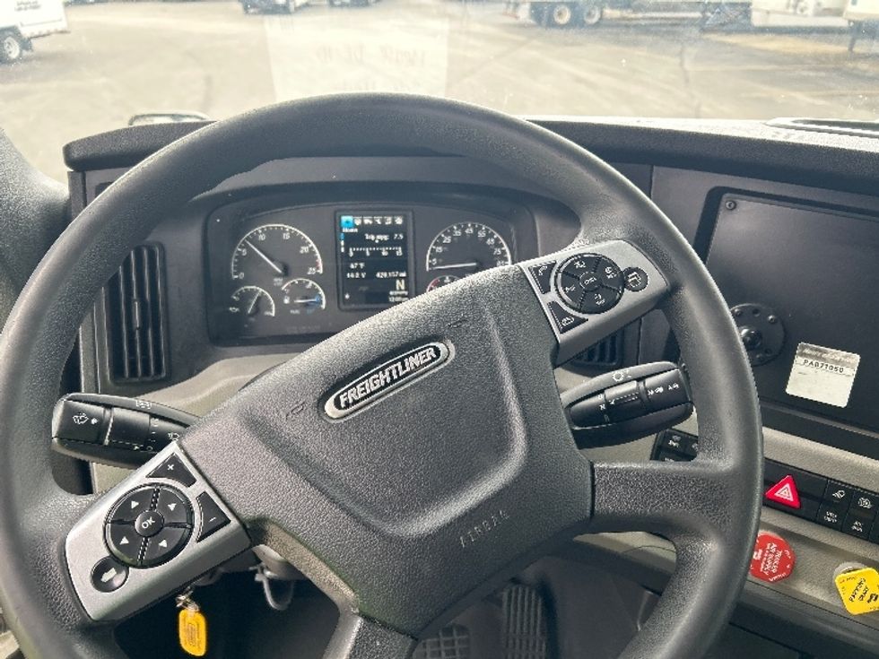 Sleeper Tractor-Heavy Duty Tractors-Freightliner-2022-T12664ST-East Chicago-IN-420,159\n\t\tmiles-$ 75,250 - Image 10