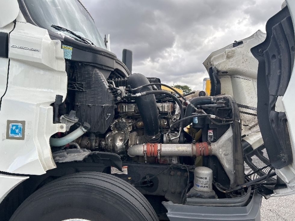 Sleeper Tractor-Heavy Duty Tractors-Freightliner-2022-T12664ST-East Chicago-IN-420,159\n\t\tmiles-$ 75,250 - Image 20