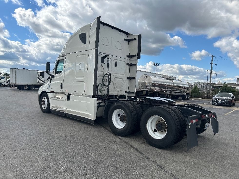 Sleeper Tractor-Heavy Duty Tractors-Freightliner-2022-T12664ST-East Chicago-IN-420,159\n\t\tmiles-$ 75,250 - Image 5