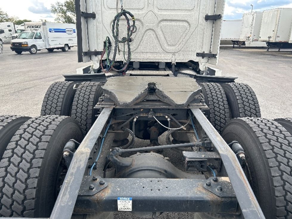 Sleeper Tractor-Heavy Duty Tractors-Freightliner-2022-T12664ST-East Chicago-IN-420,159\n\t\tmiles-$ 75,250 - Image 6