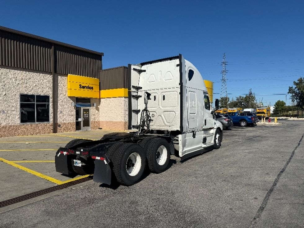 Sleeper Tractor-Heavy Duty Tractors-Freightliner-2022-T12664ST-East Chicago-IN-420,159\n\t\tmiles-$ 75,250 - Image 7