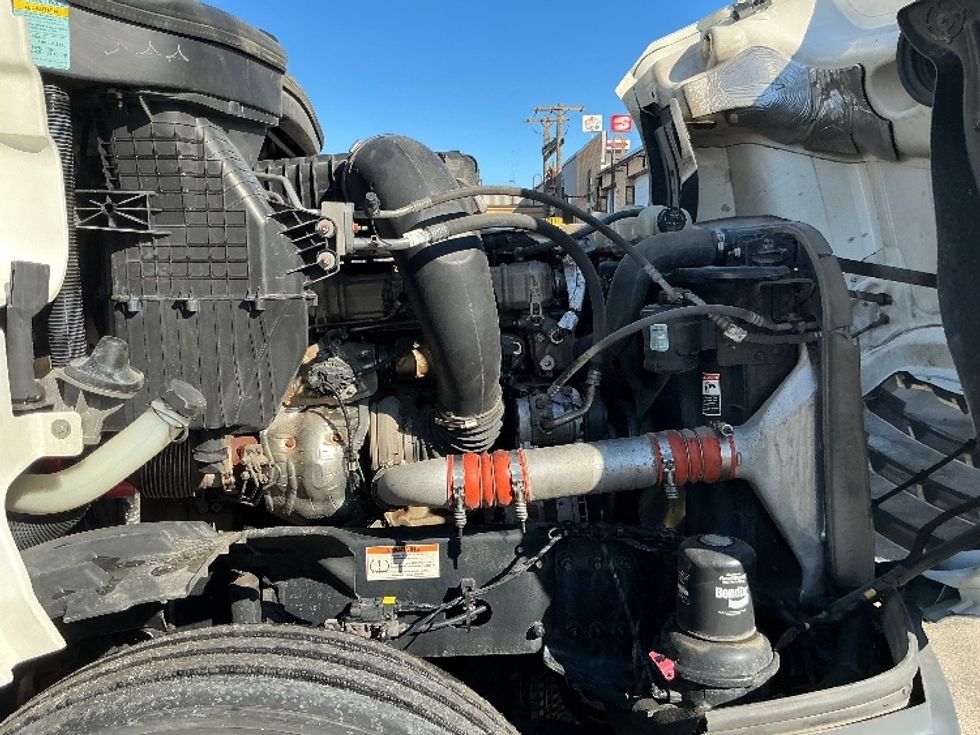 Sleeper Tractor-Heavy Duty Tractors-Freightliner-2022-T12664ST-East Chicago-IN-425,034\n\t\tmiles-$ 72,500 - Image 19