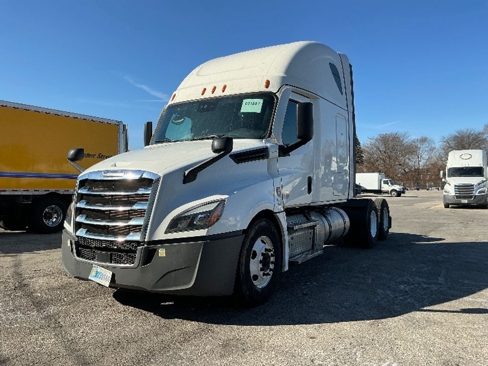 Sleeper Tractor-Heavy Duty Tractors-Freightliner-2022-T12664ST-East Chicago-IN-425,034\n\t\tmiles-$ 72,500 - Image 2