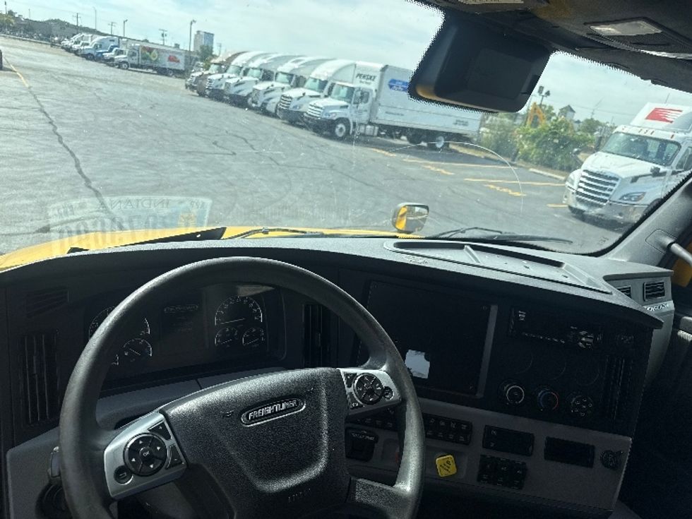 Sleeper Tractor-Heavy Duty Tractors-Freightliner-2022-T12664ST-East Chicago-IN-432,892\n\t\tmiles-$ 70,750 - Image 11