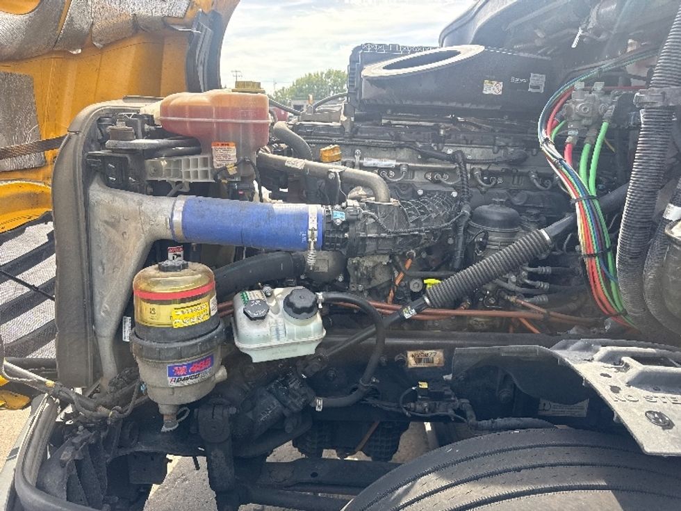 Sleeper Tractor-Heavy Duty Tractors-Freightliner-2022-T12664ST-East Chicago-IN-432,892\n\t\tmiles-$ 70,750 - Image 21