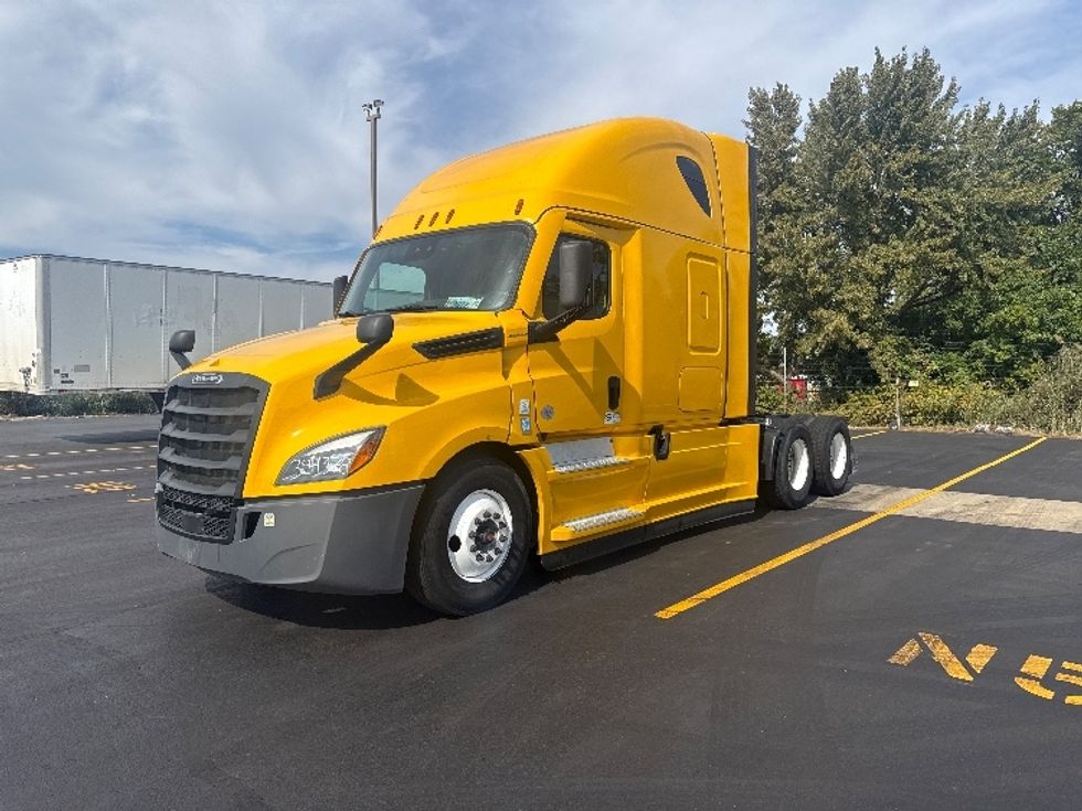 Sleeper Tractor-Heavy Duty Tractors-Freightliner-2022-T12664ST-East Chicago-IN-432,892\n\t\tmiles-$ 70,750 - Image 3