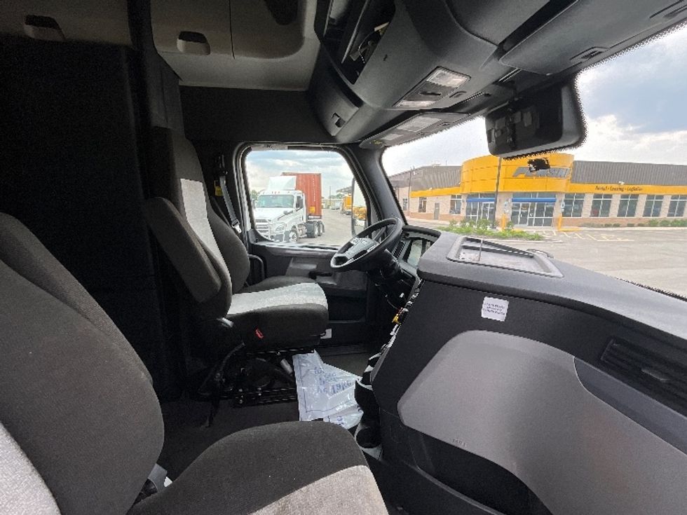 Sleeper Tractor-Heavy Duty Tractors-Freightliner-2022-T12664ST-East Chicago-IN-433,070\n\t\tmiles-$ 75,000 - Image 15