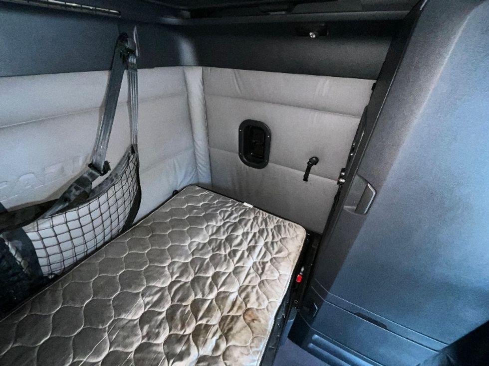 Sleeper Tractor-Heavy Duty Tractors-Freightliner-2022-T12664ST-East Chicago-IN-433,070\n\t\tmiles-$ 75,000 - Image 18