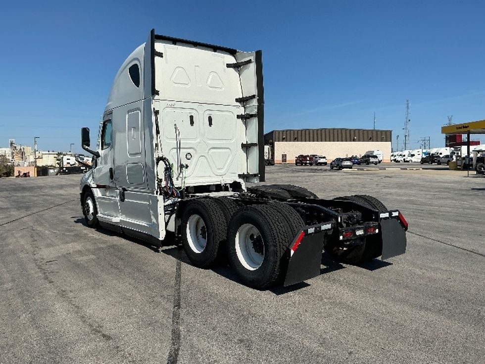 Sleeper Tractor-Heavy Duty Tractors-Freightliner-2022-T12664ST-East Chicago-IN-433,070\n\t\tmiles-$ 75,000 - Image 5