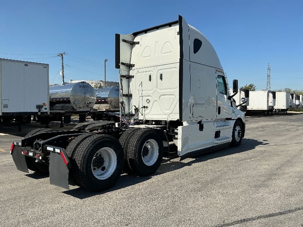 Sleeper Tractor-Heavy Duty Tractors-Freightliner-2022-T12664ST-East Chicago-IN-433,070\n\t\tmiles-$ 75,000 - Image 7