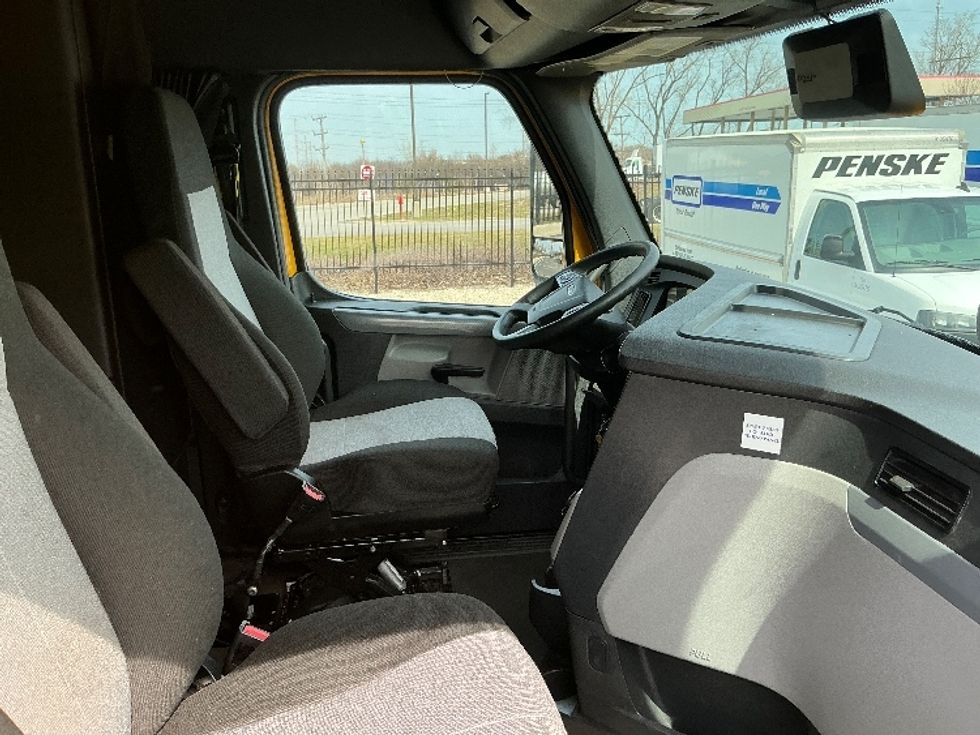 Sleeper Tractor-Heavy Duty Tractors-Freightliner-2022-T12664ST-East Chicago-IN-440,331\n\t\tmiles-$ 64,000 - Image 15