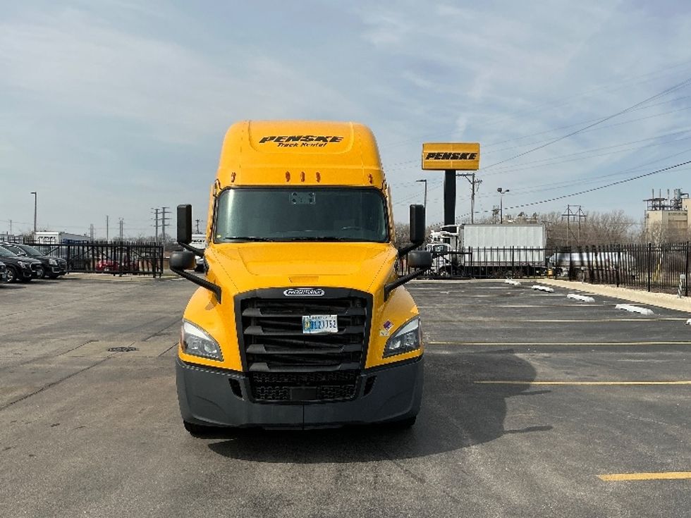Sleeper Tractor-Heavy Duty Tractors-Freightliner-2022-T12664ST-East Chicago-IN-440,331\n\t\tmiles-$ 64,000 - Image 2