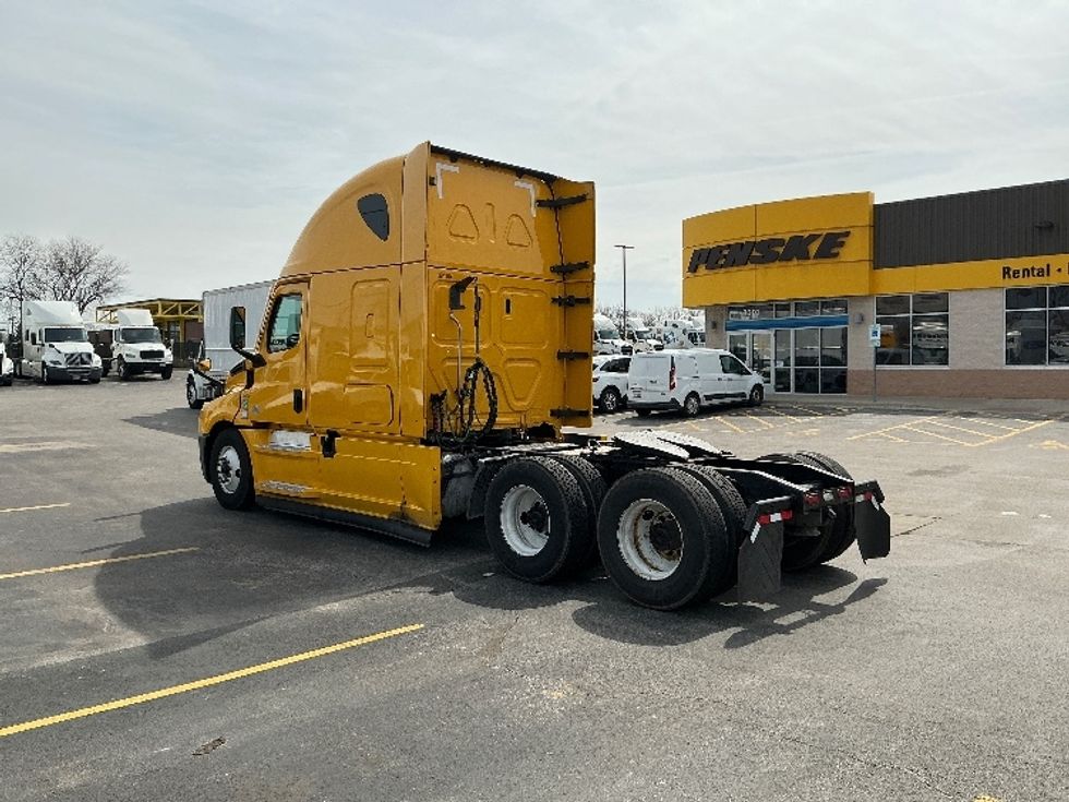 Sleeper Tractor-Heavy Duty Tractors-Freightliner-2022-T12664ST-East Chicago-IN-440,331\n\t\tmiles-$ 64,000 - Image 5