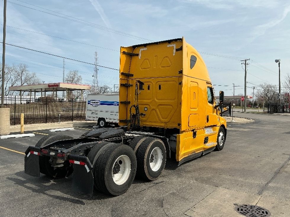 Sleeper Tractor-Heavy Duty Tractors-Freightliner-2022-T12664ST-East Chicago-IN-440,331\n\t\tmiles-$ 64,000 - Image 7