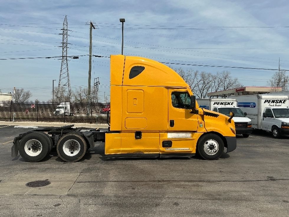 Sleeper Tractor-Heavy Duty Tractors-Freightliner-2022-T12664ST-East Chicago-IN-440,331\n\t\tmiles-$ 64,000 - Image 8