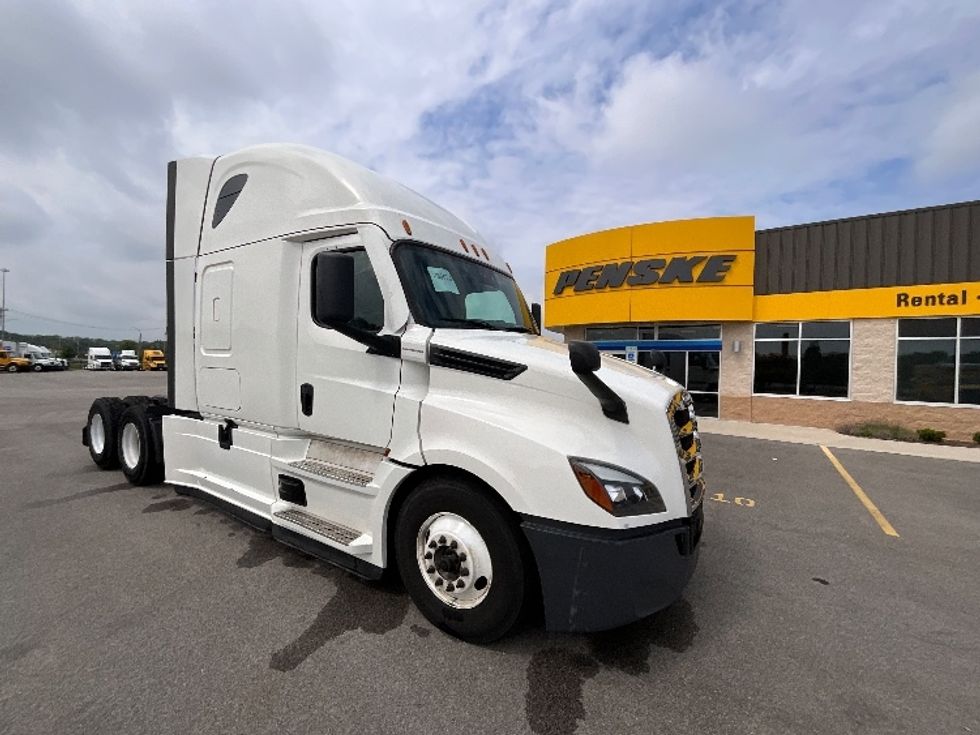 Sleeper Tractor-Heavy Duty Tractors-Freightliner-2022-T12664ST-East Chicago-IN-442,100\n\t\tmiles-$ 76,500 - Image 1