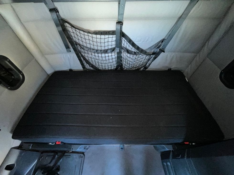 Sleeper Tractor-Heavy Duty Tractors-Freightliner-2022-T12664ST-East Chicago-IN-442,100\n\t\tmiles-$ 76,500 - Image 17