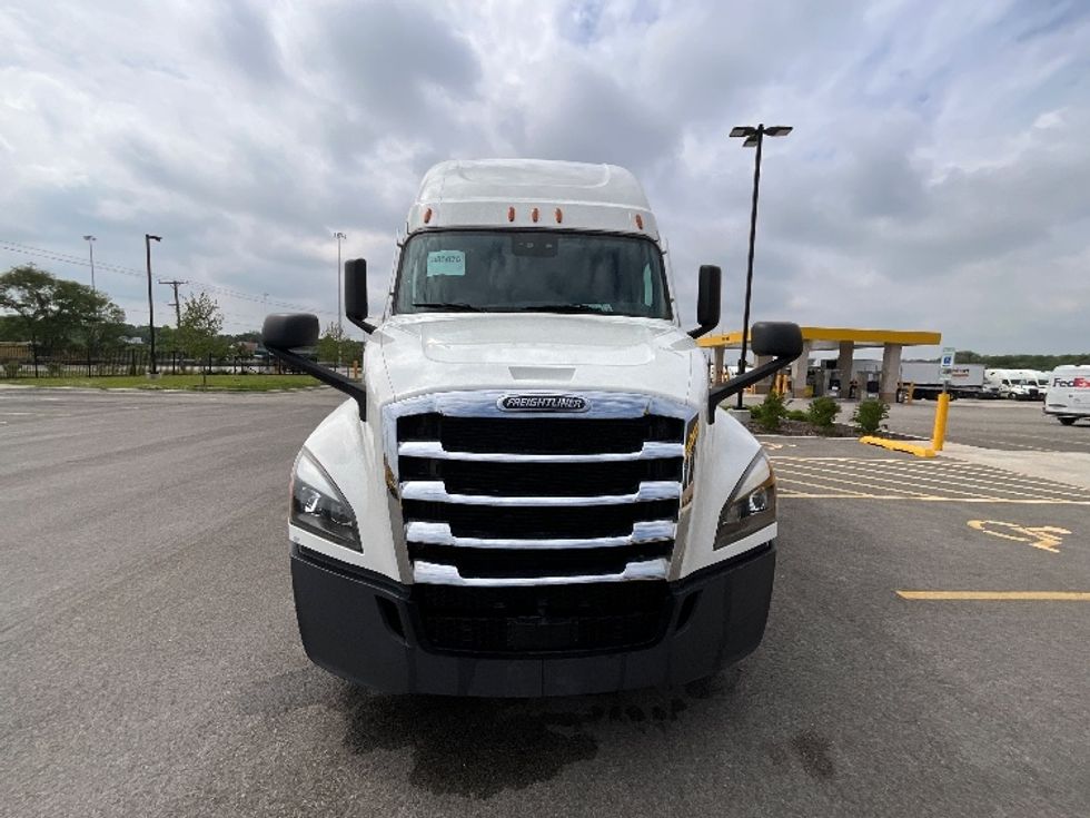 Sleeper Tractor-Heavy Duty Tractors-Freightliner-2022-T12664ST-East Chicago-IN-442,100\n\t\tmiles-$ 76,500 - Image 2