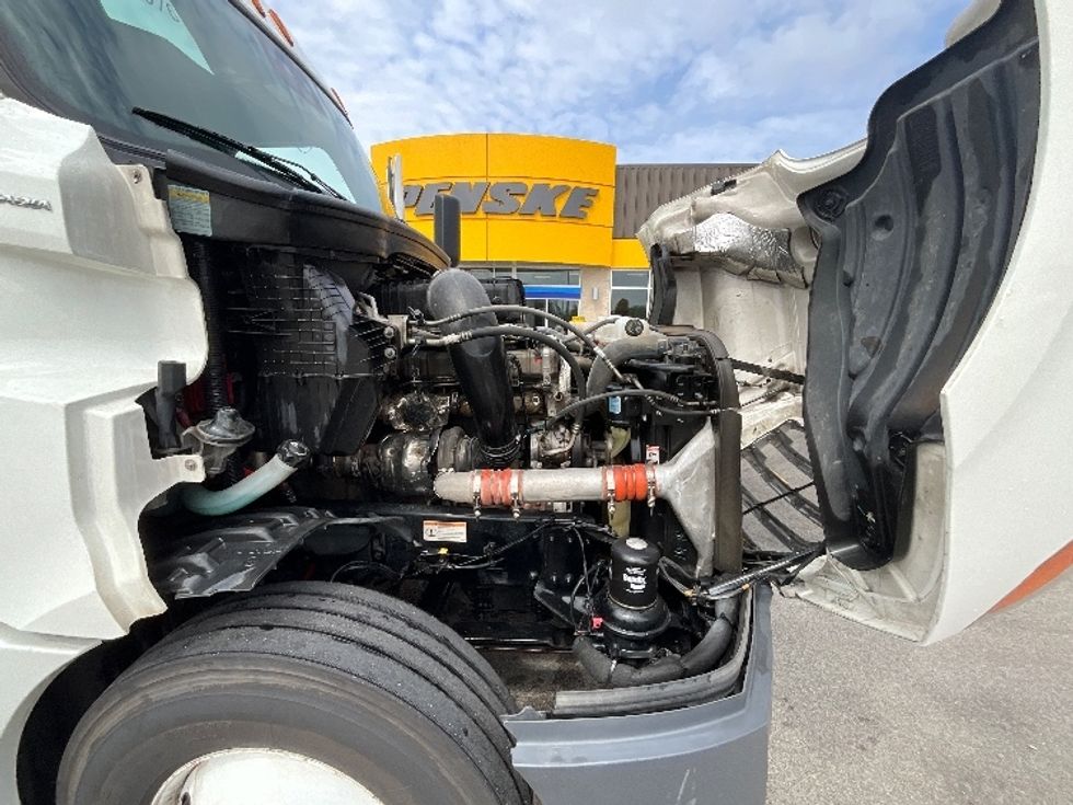 Sleeper Tractor-Heavy Duty Tractors-Freightliner-2022-T12664ST-East Chicago-IN-442,100\n\t\tmiles-$ 76,500 - Image 20