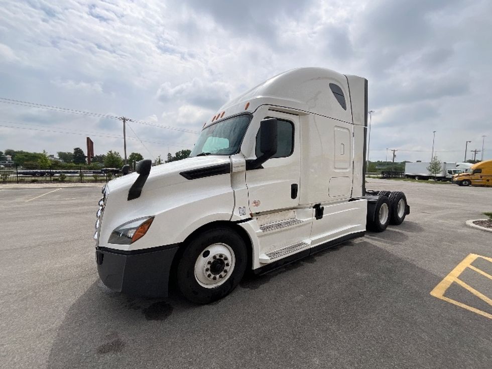Sleeper Tractor-Heavy Duty Tractors-Freightliner-2022-T12664ST-East Chicago-IN-442,100\n\t\tmiles-$ 76,500 - Image 3