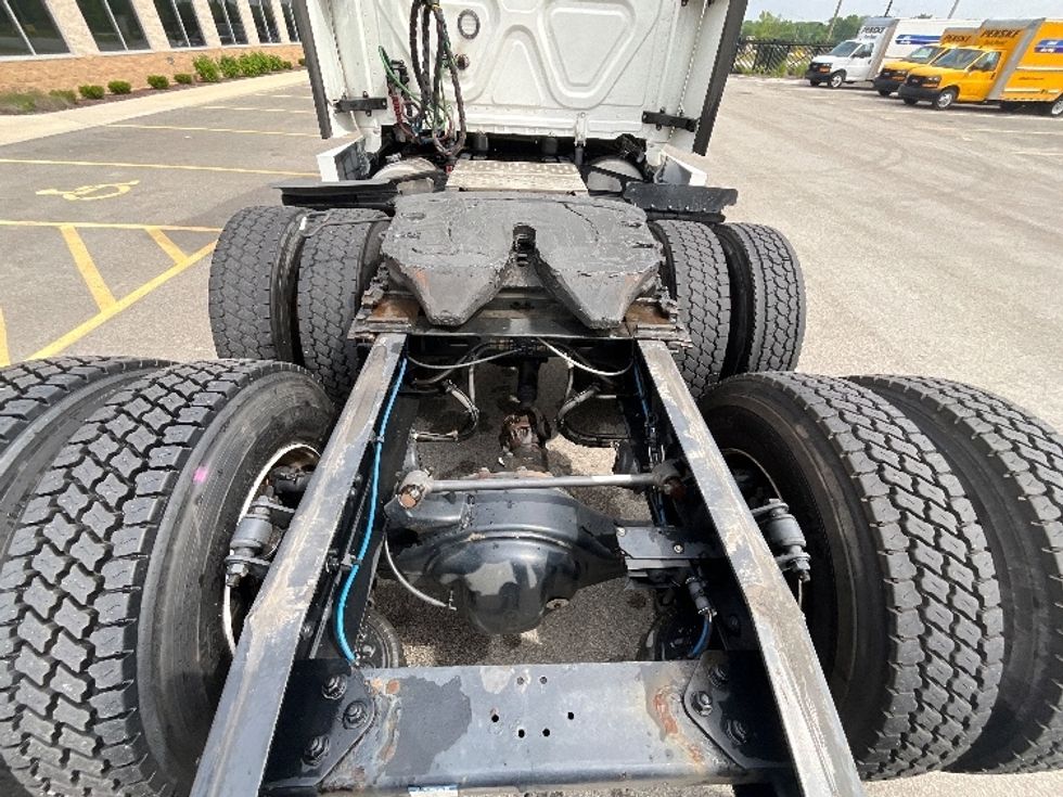Sleeper Tractor-Heavy Duty Tractors-Freightliner-2022-T12664ST-East Chicago-IN-442,100\n\t\tmiles-$ 76,500 - Image 6