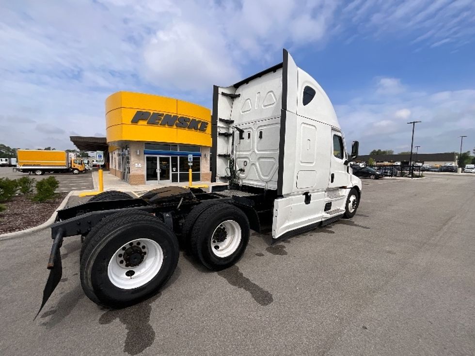 Sleeper Tractor-Heavy Duty Tractors-Freightliner-2022-T12664ST-East Chicago-IN-442,100\n\t\tmiles-$ 76,500 - Image 7