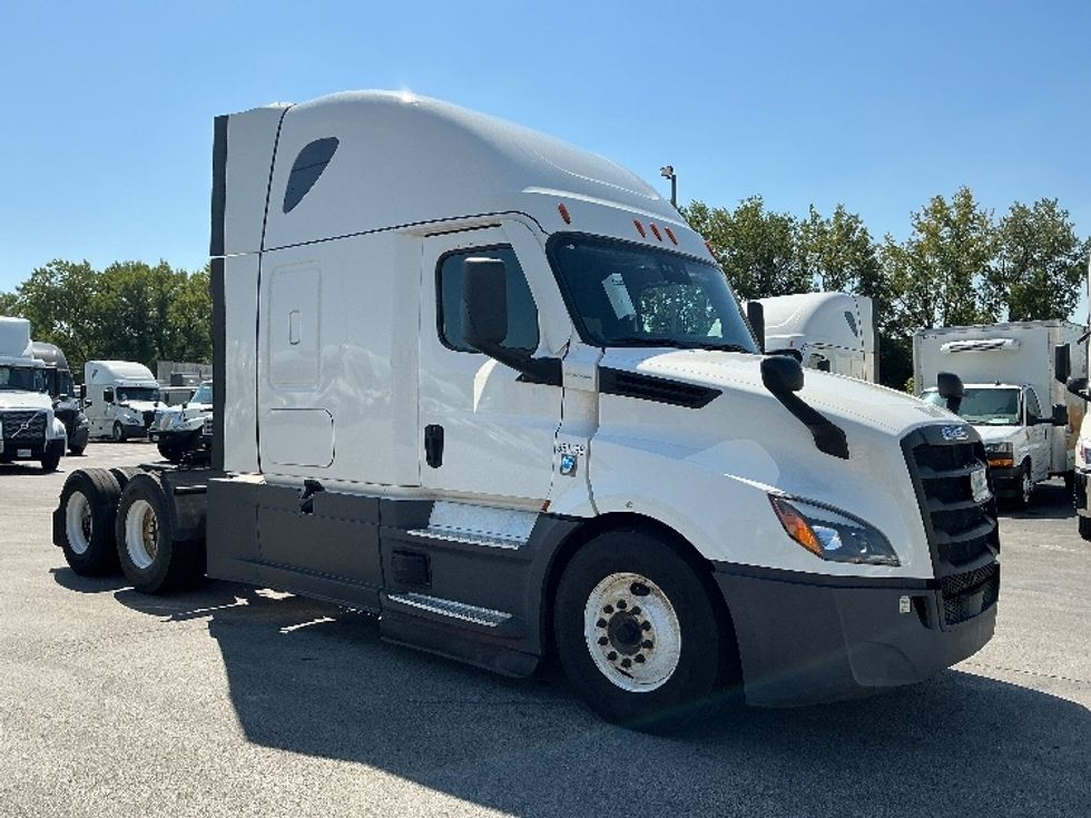 Sleeper Tractor-Heavy Duty Tractors-Freightliner-2022-T12664ST-East Chicago-IN-446,048\n\t\tmiles-$ 75,500 - Image 1