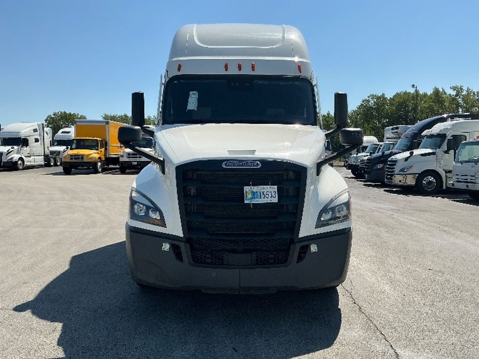 Sleeper Tractor-Heavy Duty Tractors-Freightliner-2022-T12664ST-East Chicago-IN-446,048\n\t\tmiles-$ 75,500 - Image 2