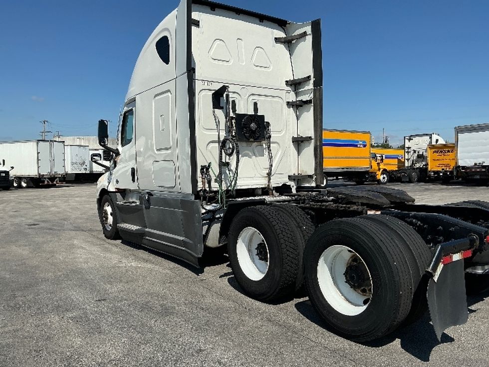 Sleeper Tractor-Heavy Duty Tractors-Freightliner-2022-T12664ST-East Chicago-IN-446,048\n\t\tmiles-$ 75,500 - Image 23