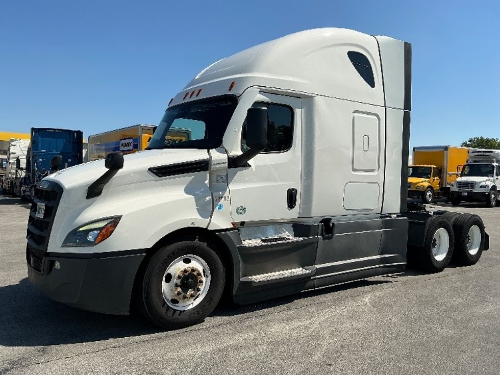 Sleeper Tractor-Heavy Duty Tractors-Freightliner-2022-T12664ST-East Chicago-IN-446,048\n\t\tmiles-$ 75,500 - Image 3