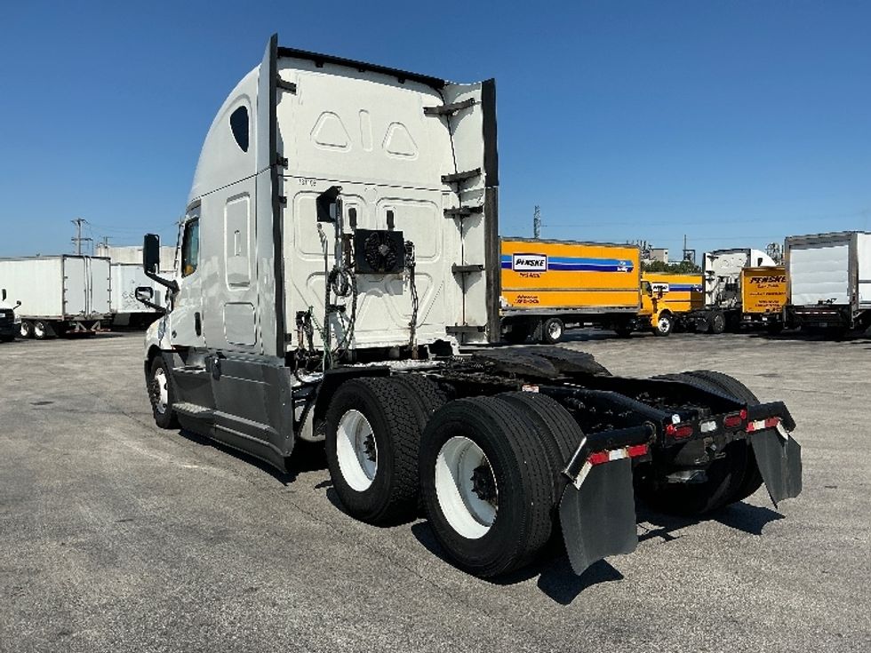 Sleeper Tractor-Heavy Duty Tractors-Freightliner-2022-T12664ST-East Chicago-IN-446,048\n\t\tmiles-$ 75,500 - Image 5