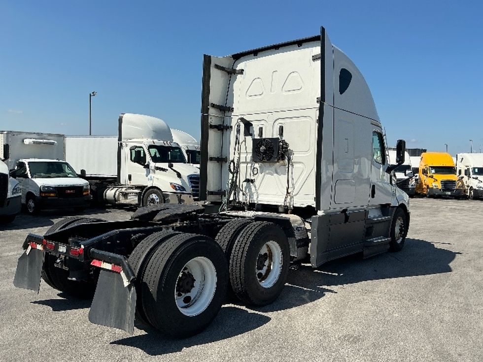 Sleeper Tractor-Heavy Duty Tractors-Freightliner-2022-T12664ST-East Chicago-IN-446,048\n\t\tmiles-$ 75,500 - Image 7