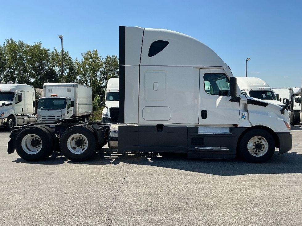 Sleeper Tractor-Heavy Duty Tractors-Freightliner-2022-T12664ST-East Chicago-IN-446,048\n\t\tmiles-$ 75,500 - Image 8