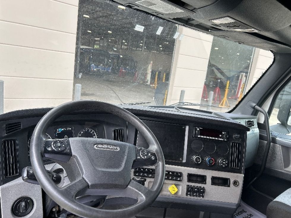 Sleeper Tractor-Heavy Duty Tractors-Freightliner-2022-T12664ST-East Chicago-IN-447,226\n\t\tmiles-$ 71,250 - Image 10