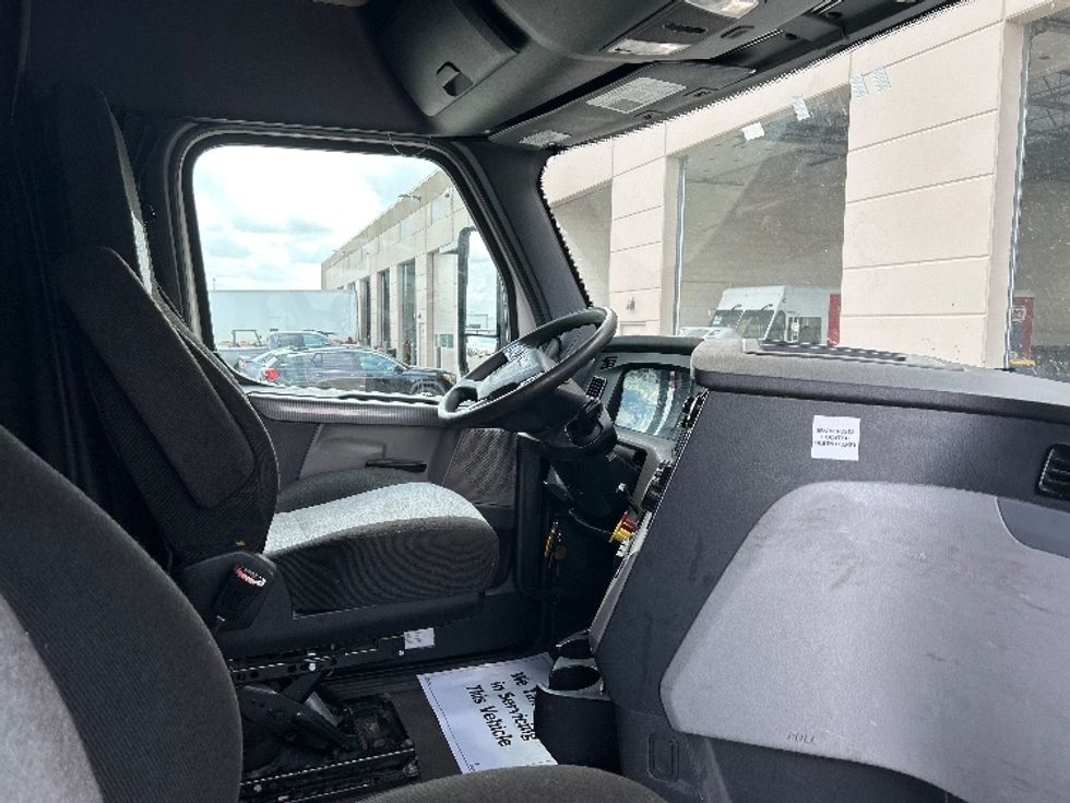 Sleeper Tractor-Heavy Duty Tractors-Freightliner-2022-T12664ST-East Chicago-IN-447,226\n\t\tmiles-$ 71,250 - Image 15