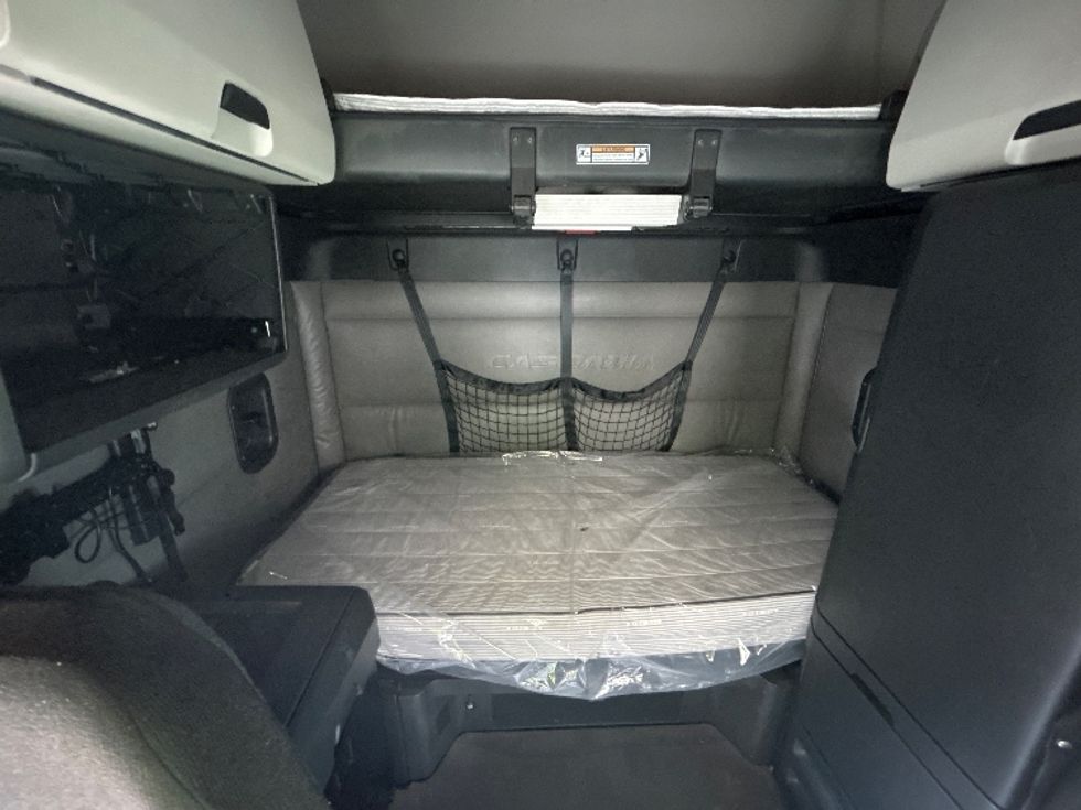 Sleeper Tractor-Heavy Duty Tractors-Freightliner-2022-T12664ST-East Chicago-IN-447,226\n\t\tmiles-$ 71,250 - Image 16