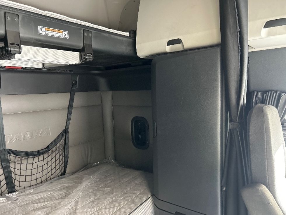 Sleeper Tractor-Heavy Duty Tractors-Freightliner-2022-T12664ST-East Chicago-IN-447,226\n\t\tmiles-$ 71,250 - Image 18