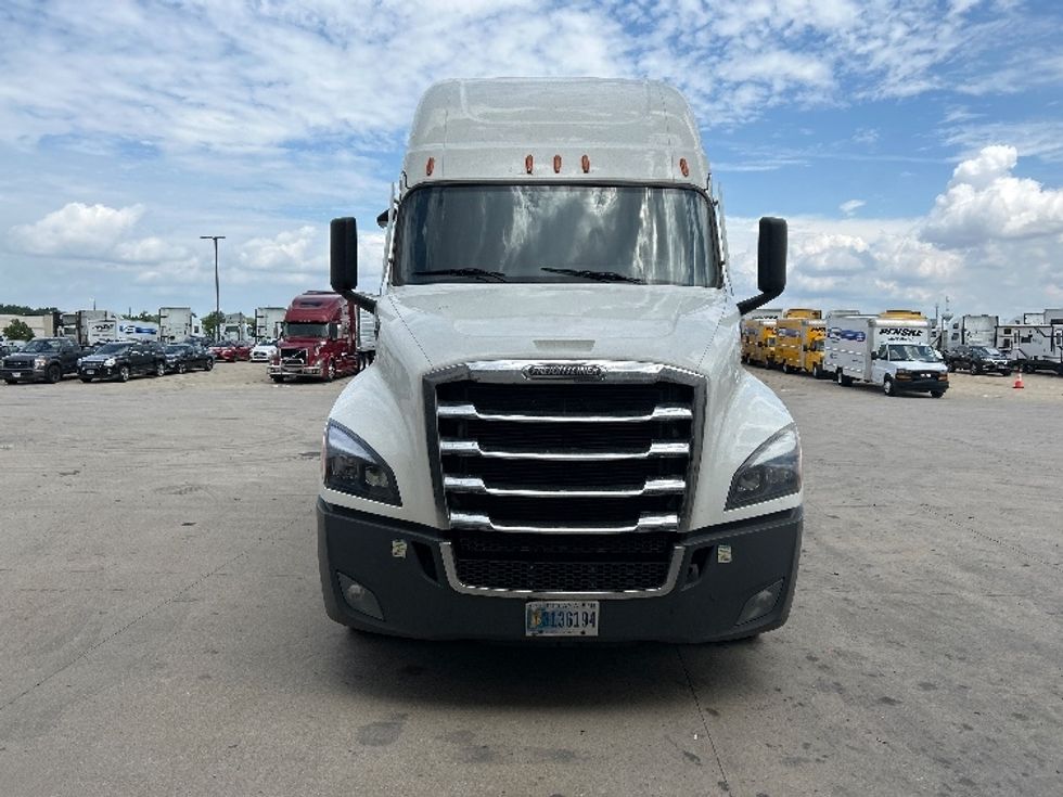 Sleeper Tractor-Heavy Duty Tractors-Freightliner-2022-T12664ST-East Chicago-IN-447,226\n\t\tmiles-$ 71,250 - Image 2