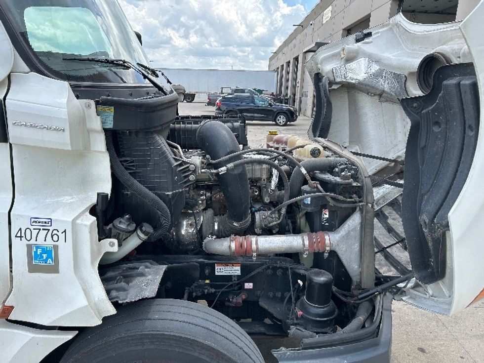 Sleeper Tractor-Heavy Duty Tractors-Freightliner-2022-T12664ST-East Chicago-IN-447,226\n\t\tmiles-$ 71,250 - Image 20