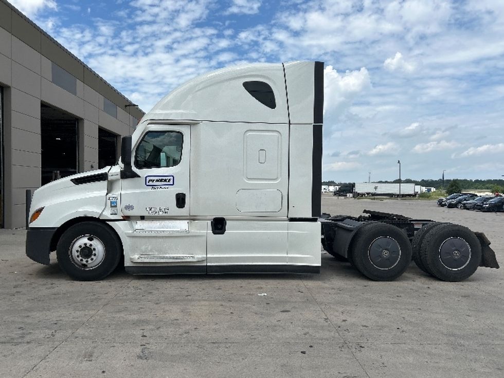 Sleeper Tractor-Heavy Duty Tractors-Freightliner-2022-T12664ST-East Chicago-IN-447,226\n\t\tmiles-$ 71,250 - Image 4