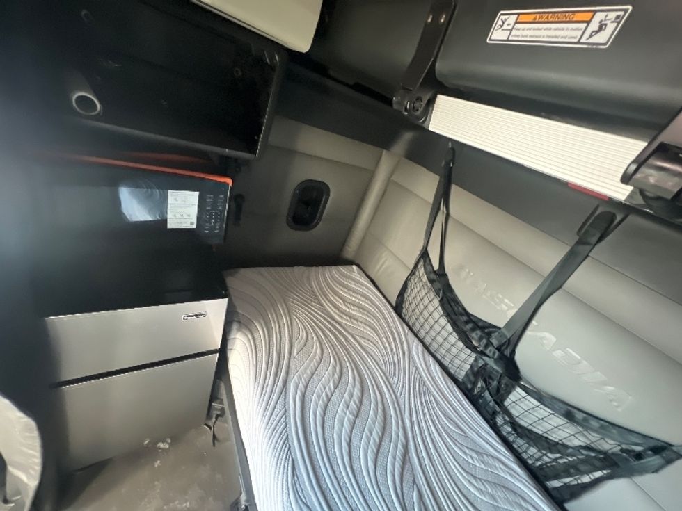 Sleeper Tractor-Heavy Duty Tractors-Freightliner-2022-T12664ST-East Chicago-IN-447,461\n\t\tmiles-$ 66,500 - Image 18