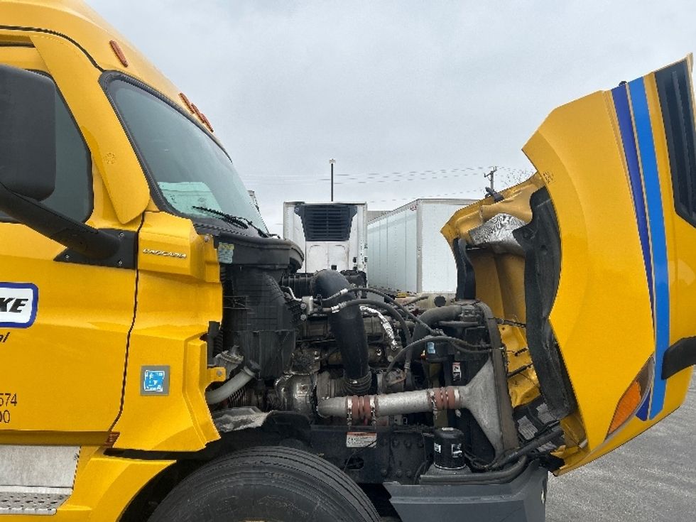 Sleeper Tractor-Heavy Duty Tractors-Freightliner-2022-T12664ST-East Chicago-IN-447,461\n\t\tmiles-$ 66,500 - Image 19