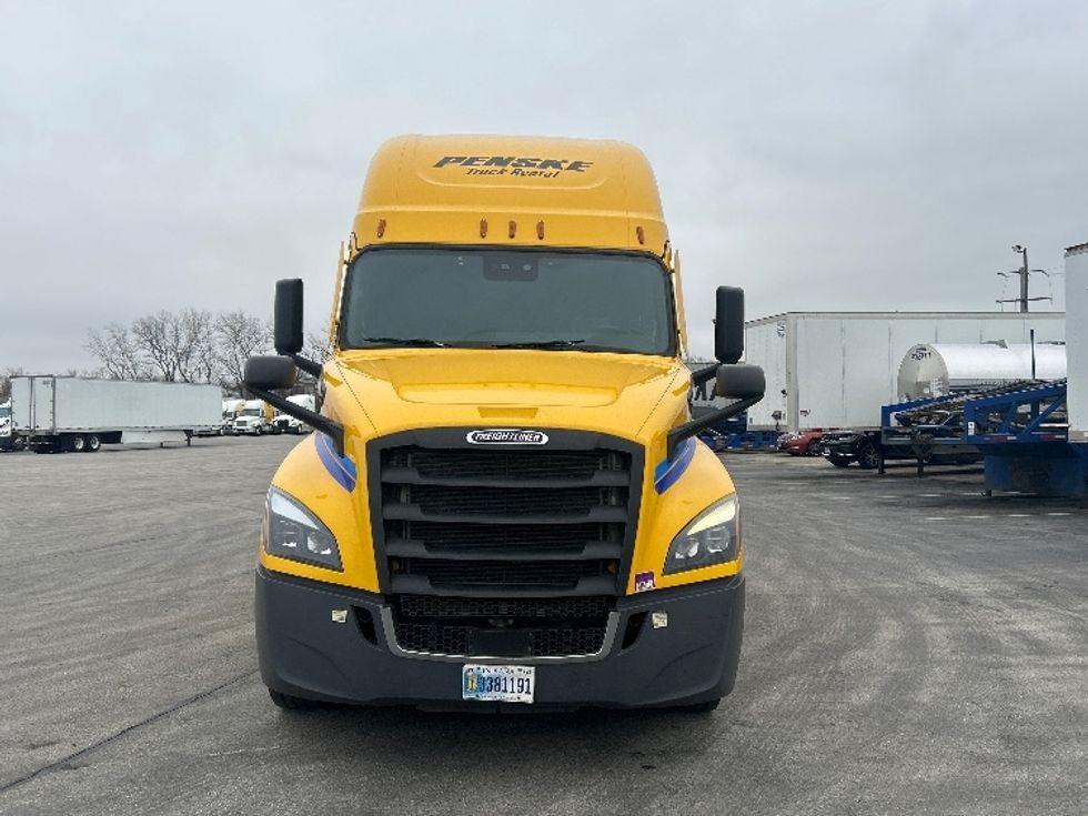 Sleeper Tractor-Heavy Duty Tractors-Freightliner-2022-T12664ST-East Chicago-IN-447,461\n\t\tmiles-$ 66,500 - Image 2