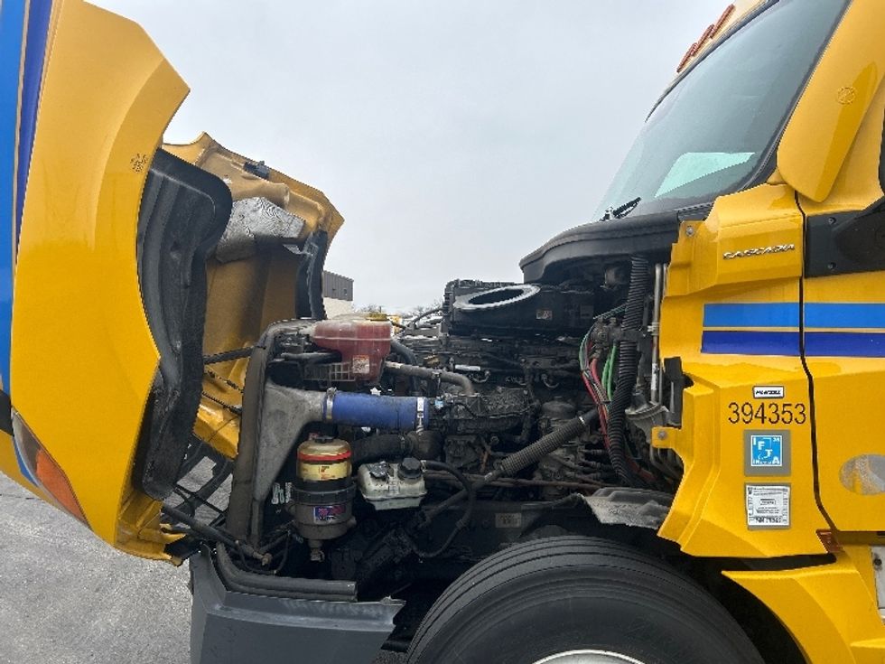 Sleeper Tractor-Heavy Duty Tractors-Freightliner-2022-T12664ST-East Chicago-IN-447,461\n\t\tmiles-$ 66,500 - Image 20