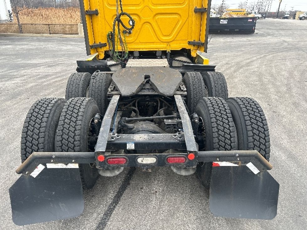 Sleeper Tractor-Heavy Duty Tractors-Freightliner-2022-T12664ST-East Chicago-IN-447,461\n\t\tmiles-$ 66,500 - Image 6