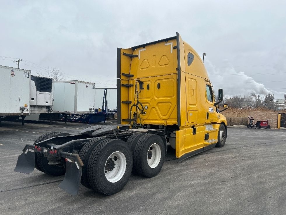 Sleeper Tractor-Heavy Duty Tractors-Freightliner-2022-T12664ST-East Chicago-IN-447,461\n\t\tmiles-$ 66,500 - Image 7