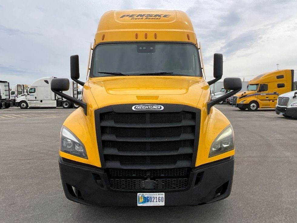 Sleeper Tractor-Heavy Duty Tractors-Freightliner-2022-T12664ST-East Chicago-IN-449,870\n\t\tmiles-$ 68,250 - Image 2